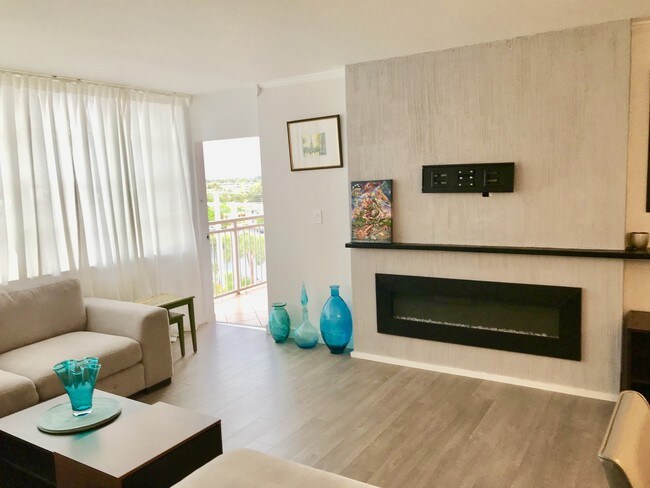 Foto del edificio - 2025 NE 164th St
