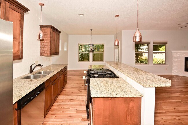 Foto del edificio - 3 Bedroom 2.5 Bathroom Home in Southeast Boise
