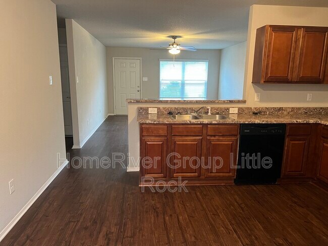 Building Photo - 940 Pinehurst Loop