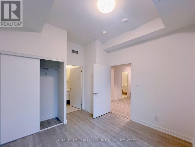 Photo du bâtiment - 8119 Birchmount Rd