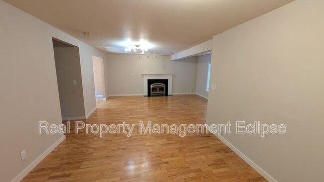 Building Photo - 10253 NE 64th St