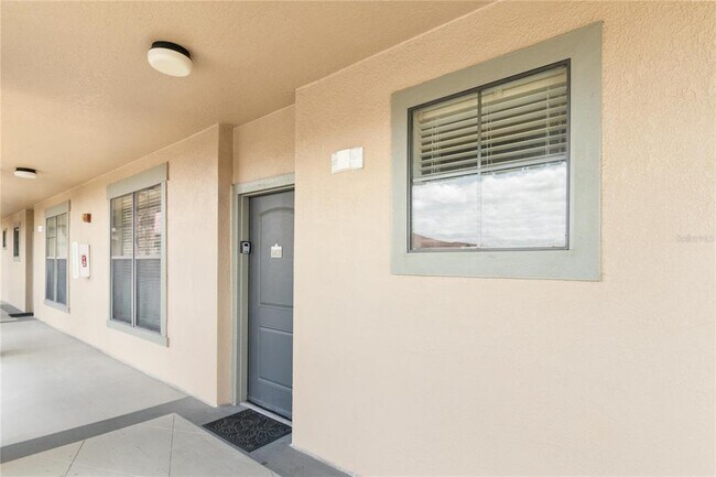 Foto del edificio - 901 Charo Pkwy