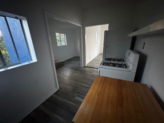 Foto del edificio - 1461 Carroll Ave