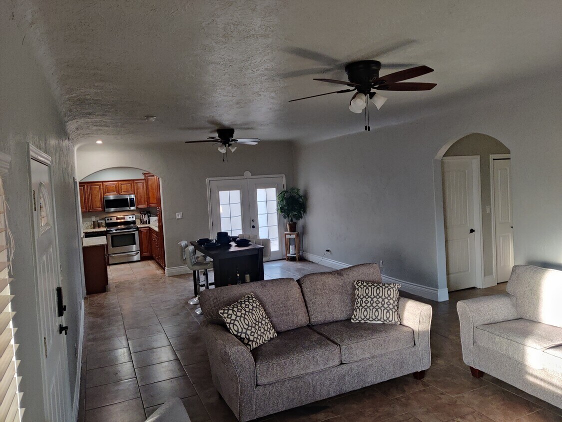 611 S Roselawn Ave Unit A, Artesia, NM 88210 Apartments in Artesia