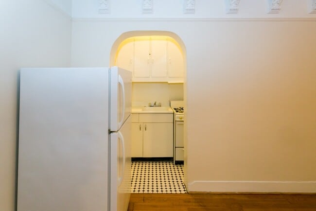 Building Photo - 4741 N Paulina St