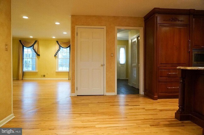 Foto del edificio - 12 Worchester Ln