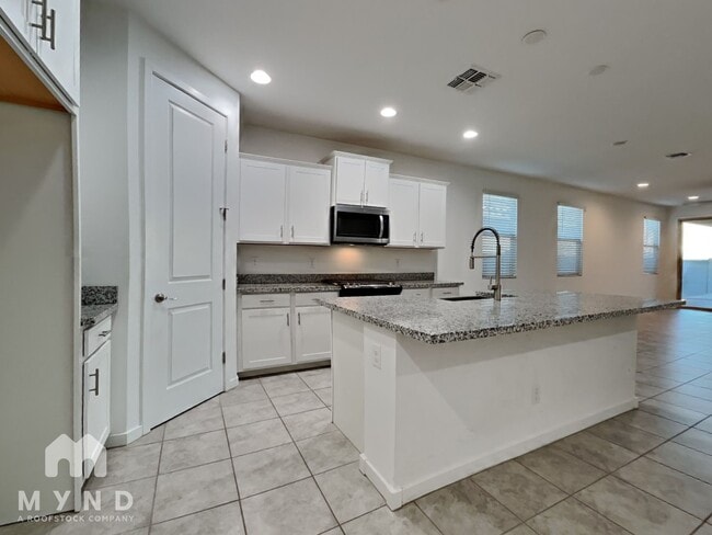 Building Photo - 9220 N 174th Ln