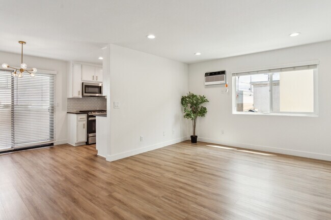 Foto del edificio - Champlin Properties