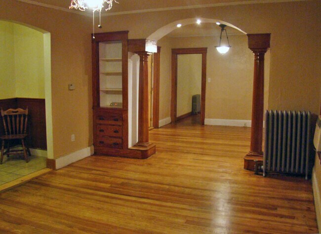 Building Photo - 149 Parker St