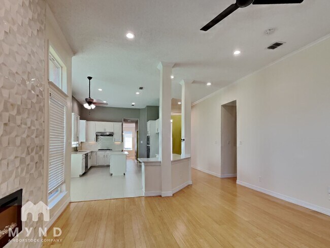 Foto del edificio - 5713 Charleston Dr