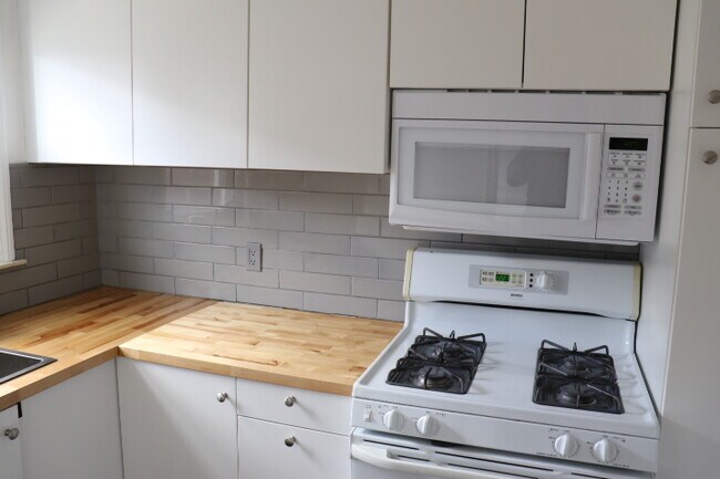 Kitchen - 21726 Snow Ave