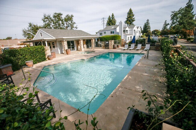 Foto del edificio - 7675 N First St