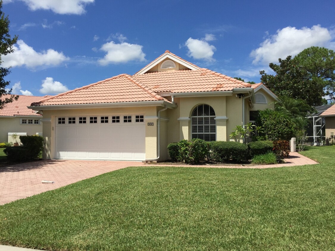 Foto principal - * COMING SOON *2/2 with Den Pool Home In L...