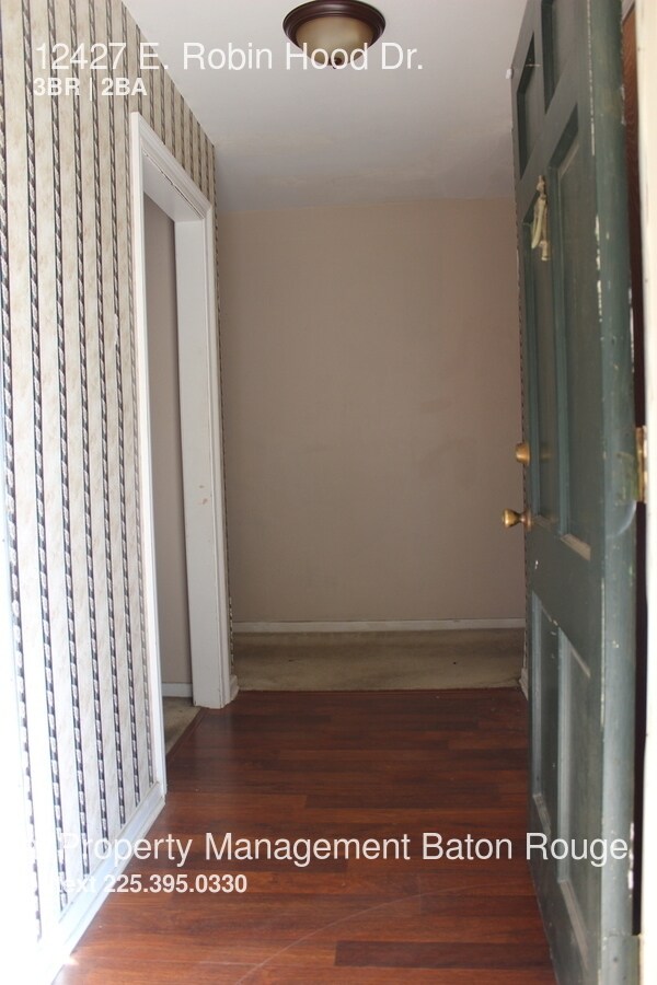 Building Photo - 12427 E Robin Hood Dr