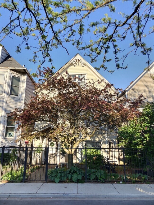 Foto del edificio - 3745 N Seminary Ave