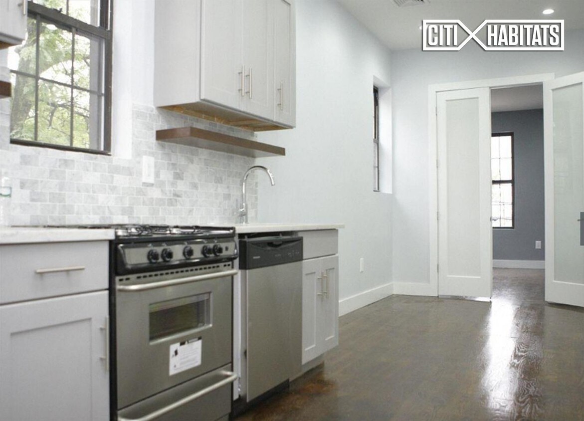 Foto principal - 6060 Myrtle Ave