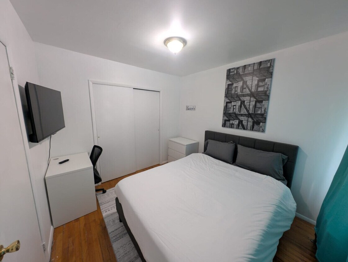 Foto principal - 315 E 95th St