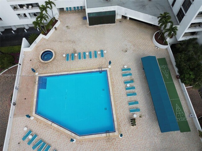Foto del edificio - 20225 NE 34th Ct