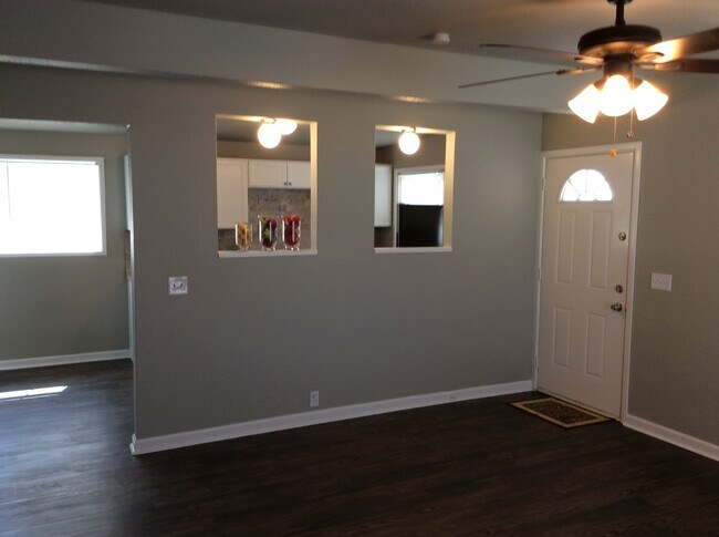 Foto del edificio - PRE-LEASING---Available---June 5th!! 3 bed...