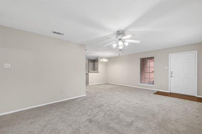 Foto del edificio - 16022 Old River Rd