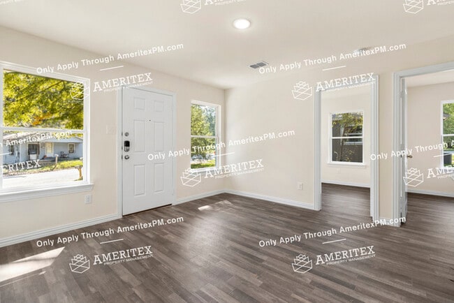 Building Photo - 844 SW 34th St