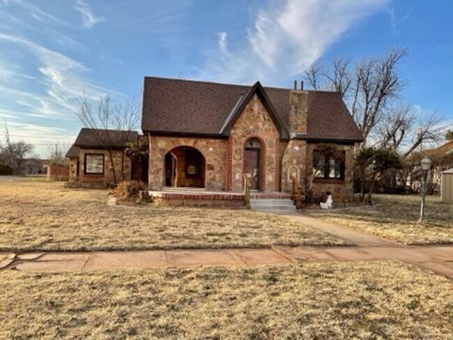 Building Photo - Merkel, Texas 4/2 Cottage!