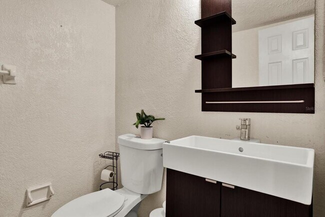 Building Photo - 6504 Lenore Dr
