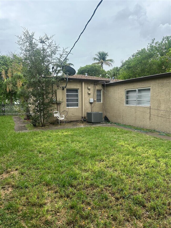 Foto del edificio - 1419 Funston St
