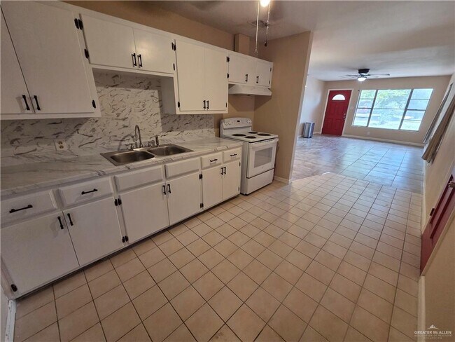 Building Photo - 10 W Buchanan Ave