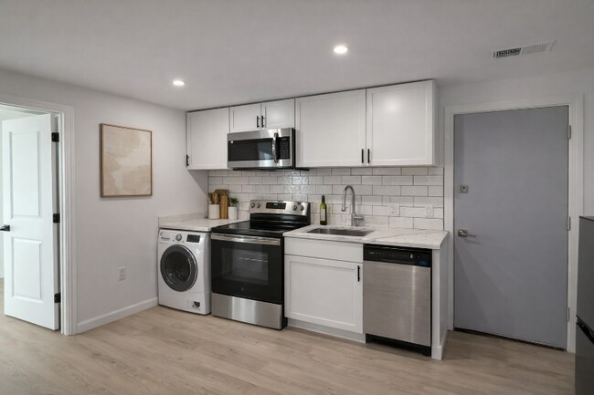 Foto del edificio - 3504 13th St NW