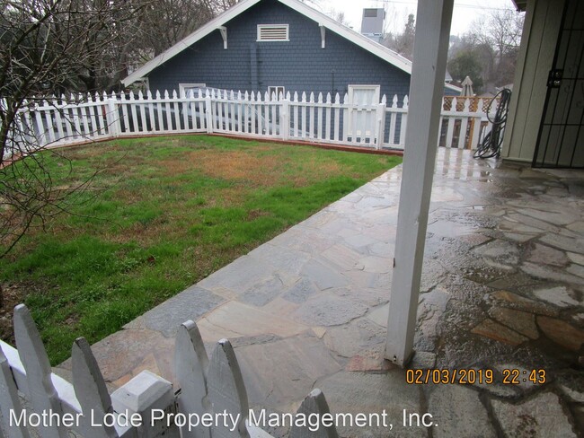Building Photo - 4 br, 3 bath House - 220 Theall Street
