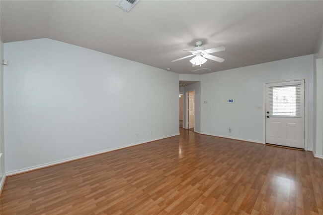 Foto del edificio - 10680 Royal York Dr