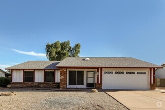 Building Photo - 907 E Hackamore St