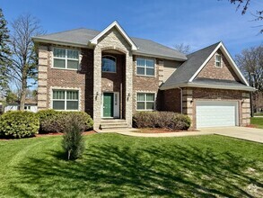 Building Photo - 344 E Goebel Dr