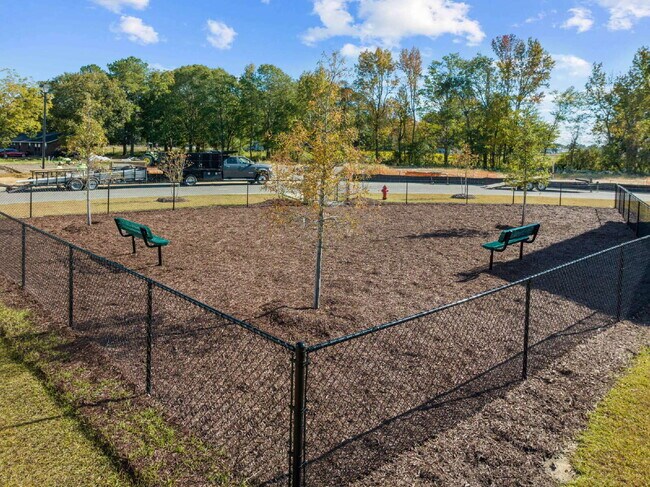 Building Photo - "Spacious 2-Bedroom Retreat with 3 Full Ba...