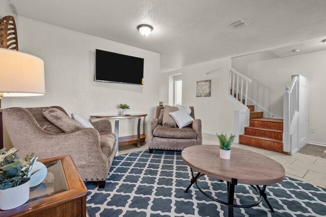Building Photo - 2215 Capstan Dr