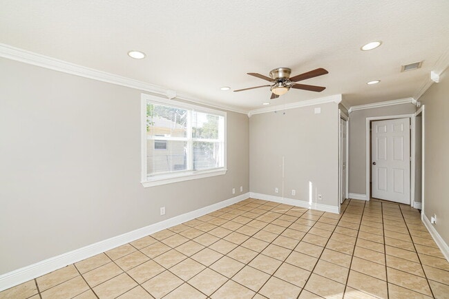 Building Photo - 395 Plum Tree Dr