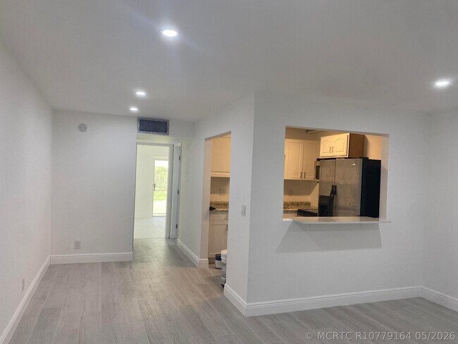 Foto del edificio - 555 Purdy Ln