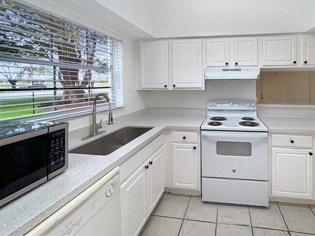 Foto del edificio - 2421 NW 96th Ter