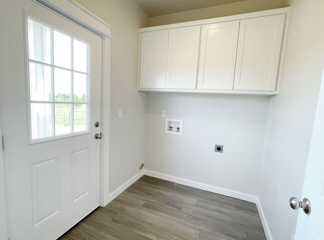 Foto del edificio - Quiet neighborhood/Open floor plan/Paved s...