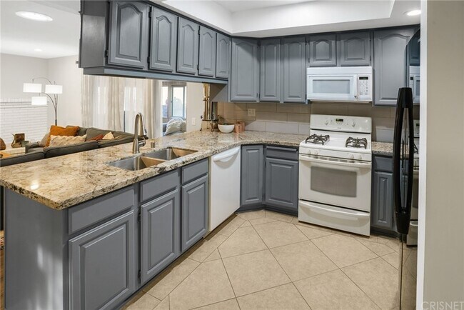 Kitchen - 4660 Marlene Dr