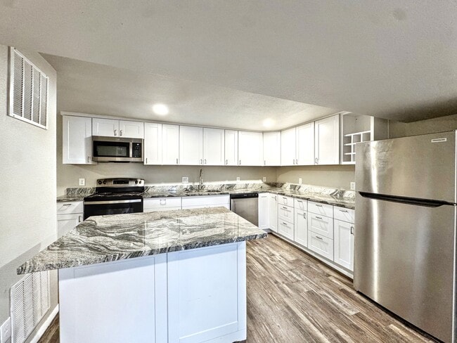 Photo - 806 Paradise Ln House