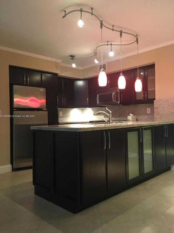 Foto principal - 1733 Village Blvd
