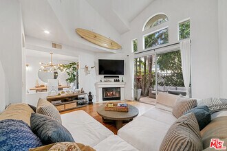 Building Photo - 6477 Zuma View Pl