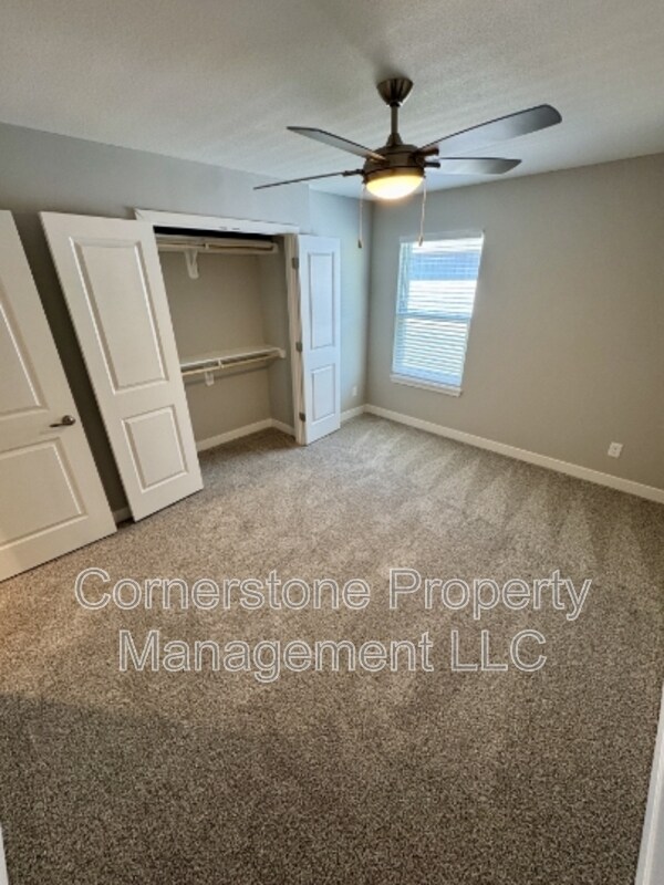 Foto del edificio - 8377 Valley Spring Dr