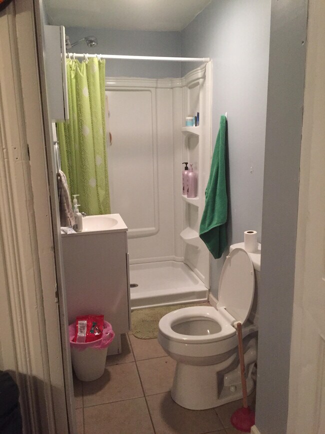 bathroom - 516 Montclair Ave