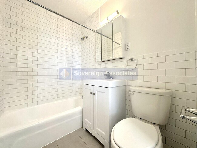 Foto del edificio - 3333 Broadway