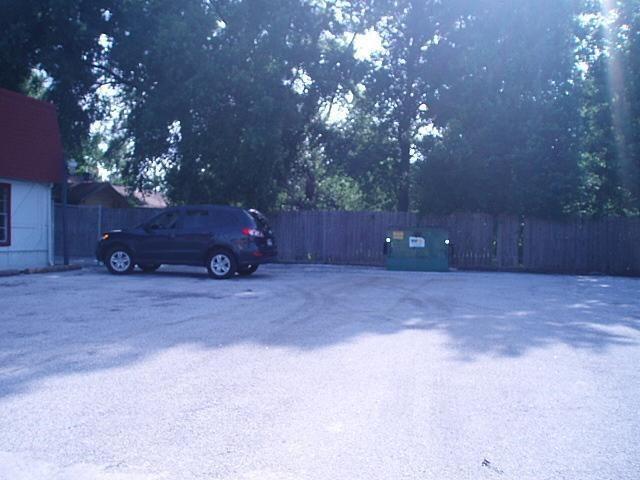 Building Photo - 622 Uvalde Rd
