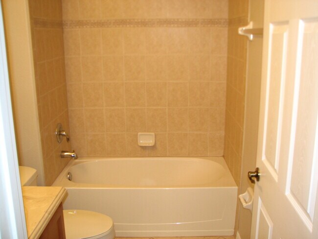 Foto del edificio - Great clean 3 bed/ 2 bath home In Tradd's ...