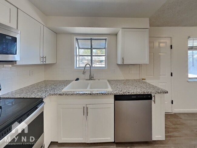 Building Photo - 515 Concord Cir